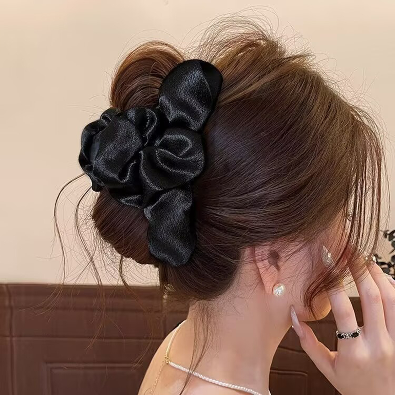 Large Satin Hair Claw Korean S - огляд і ціна Korean Daily Lifestyle